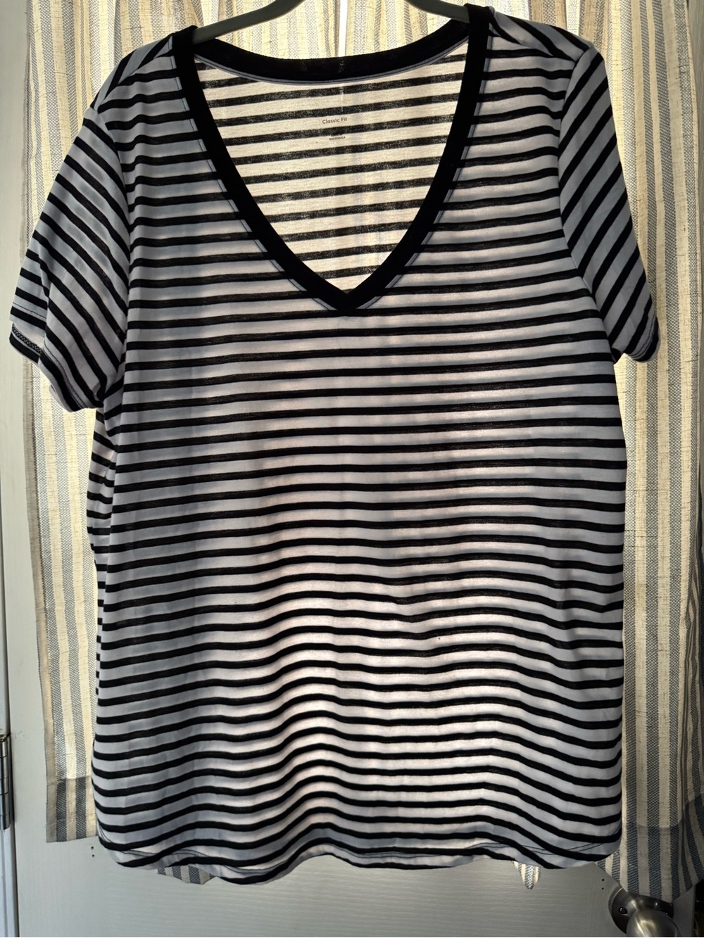 torrid Black & White V-Neck Striped Short Sleeve Top